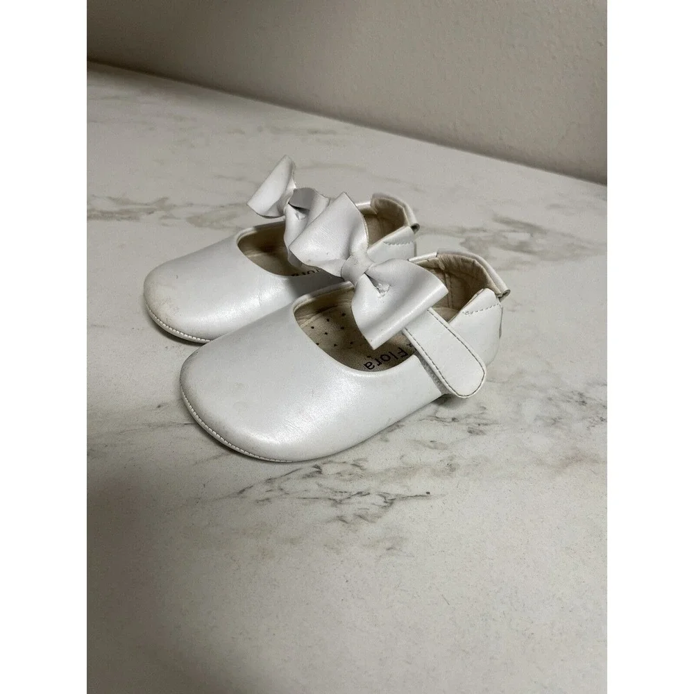 Felix‎ And Flora Size 6  Toddler White Shoes Girls Mary Jane Bows